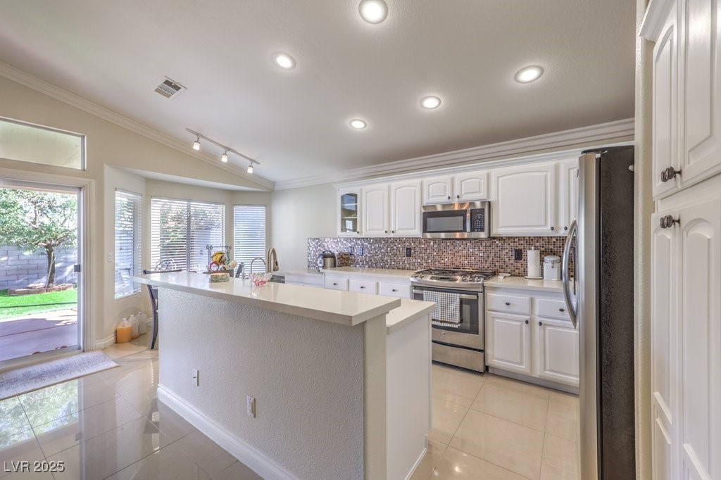 1806 Hollyberry Court