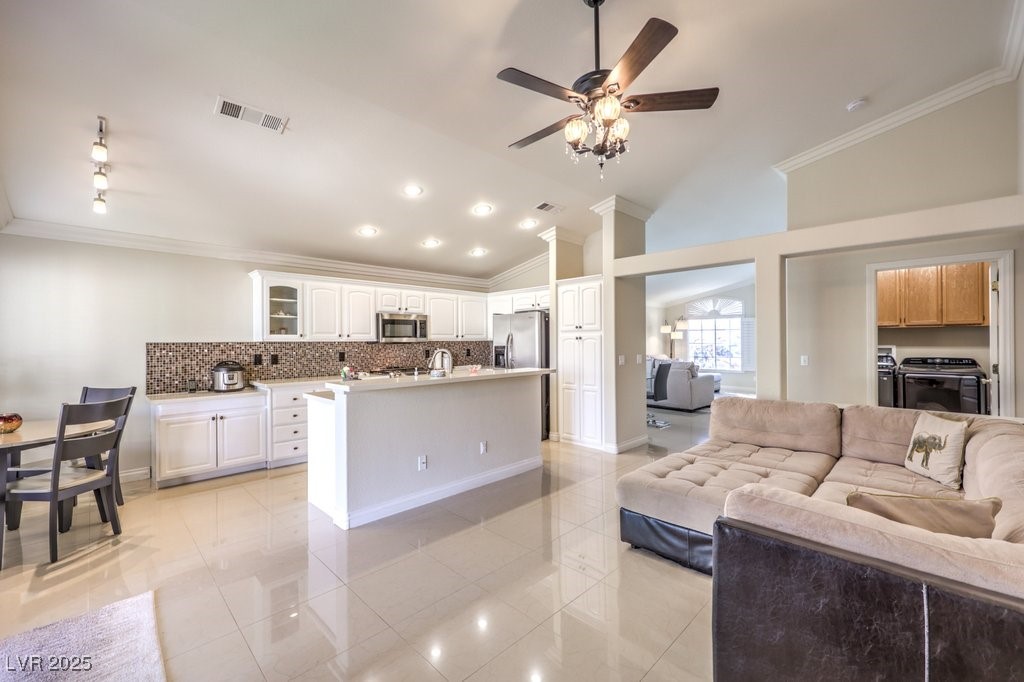 1806 Hollyberry Court