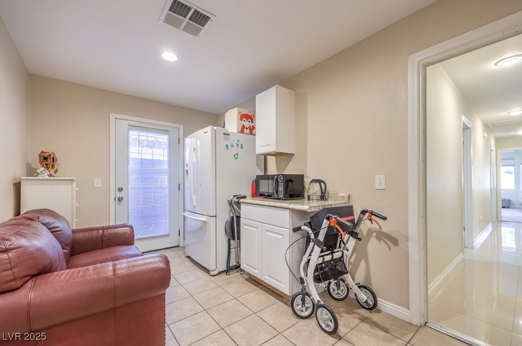 1806 Hollyberry Court