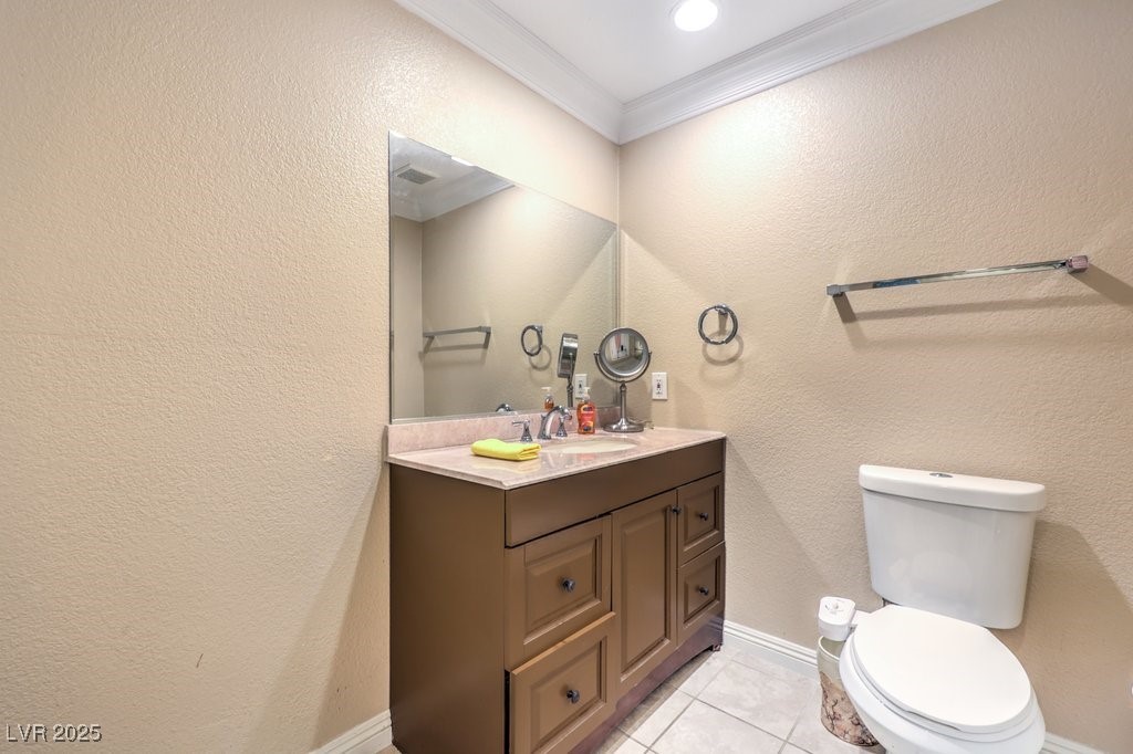 1806 Hollyberry Court