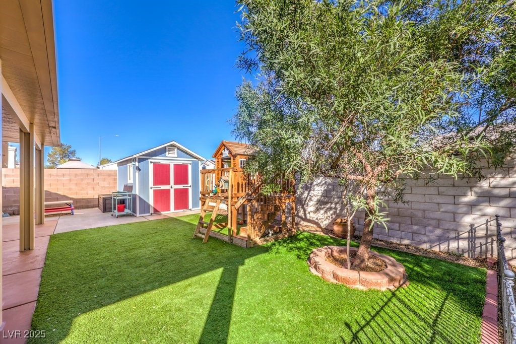 1806 Hollyberry Court