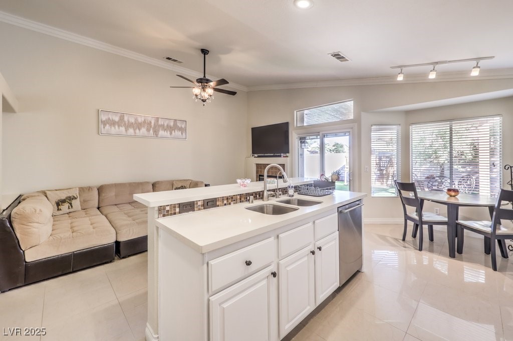 1806 Hollyberry Court