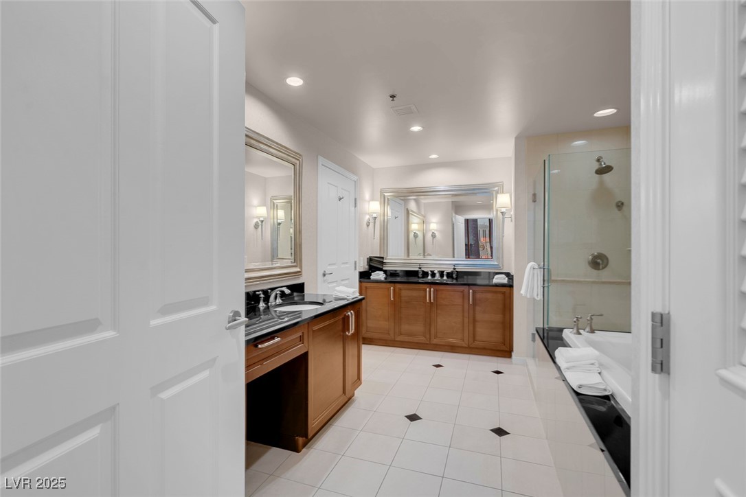 135 East HARMON Avenue 2501