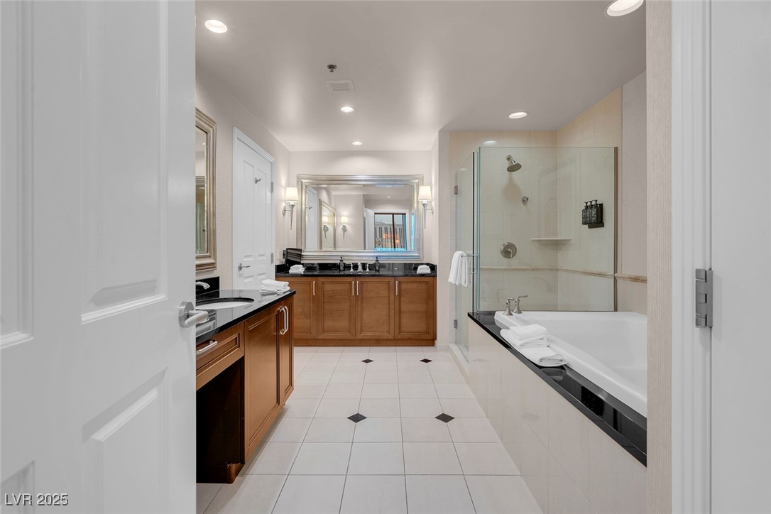 135 East HARMON Avenue 2501