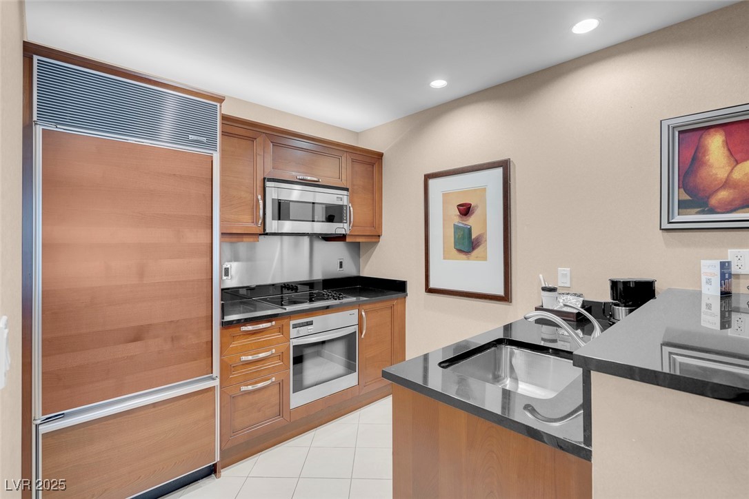 135 East HARMON Avenue 2501