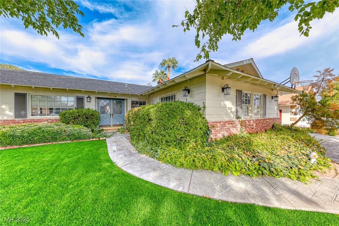2908 Bryant Avenue