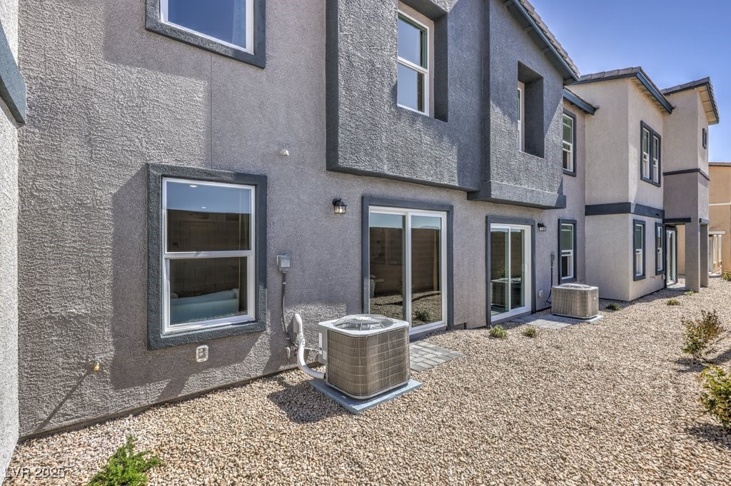 6188 Lily Garden Street 110