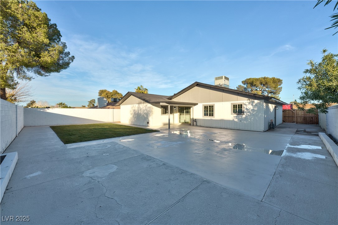 5153 Woodruff Place