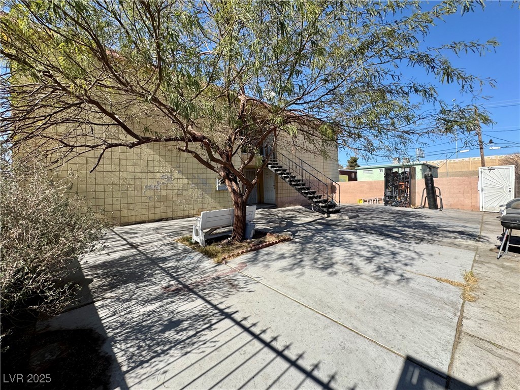 2917 Stewart Avenue