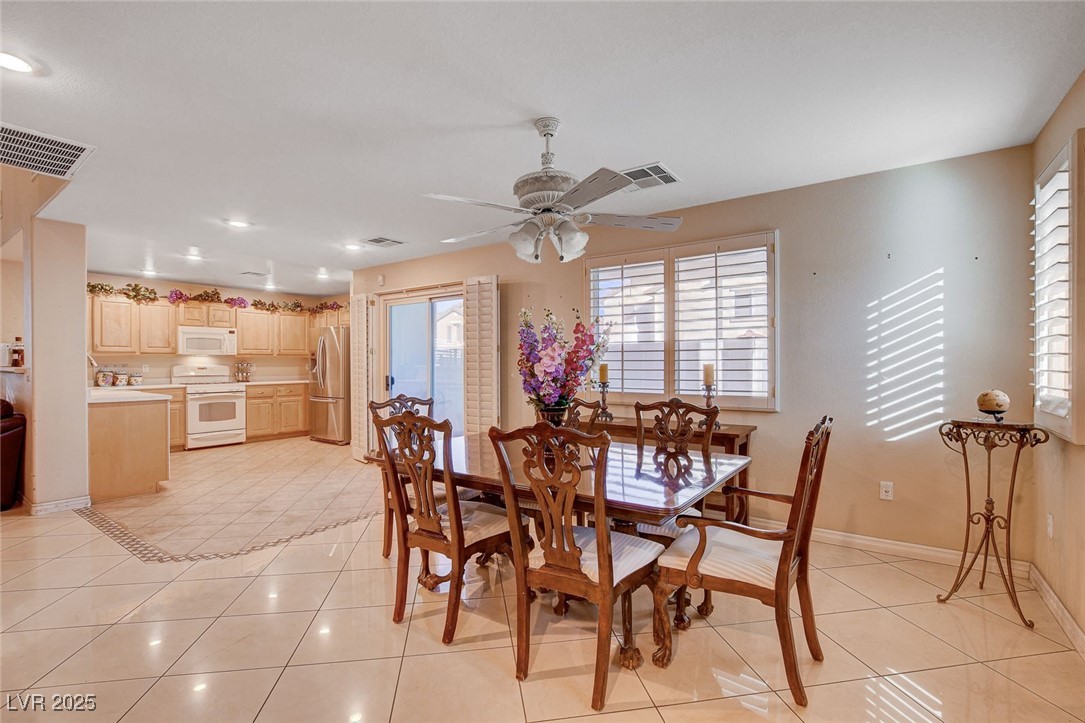 9322 Boulder Opal Avenue