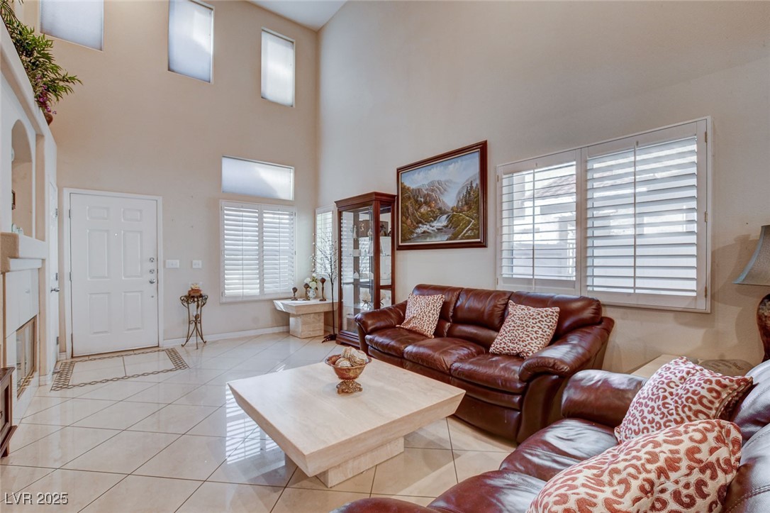 9322 Boulder Opal Avenue