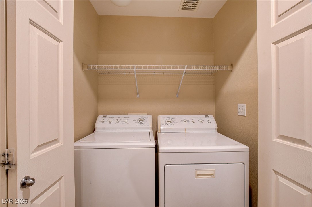 9322 Boulder Opal Avenue