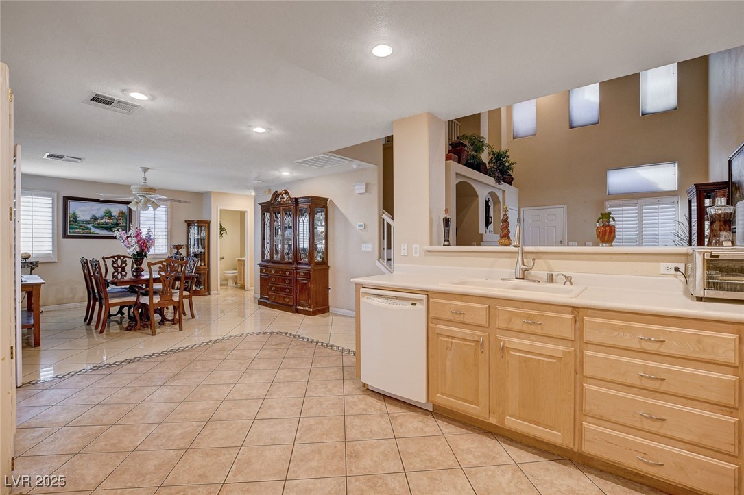 9322 Boulder Opal Avenue