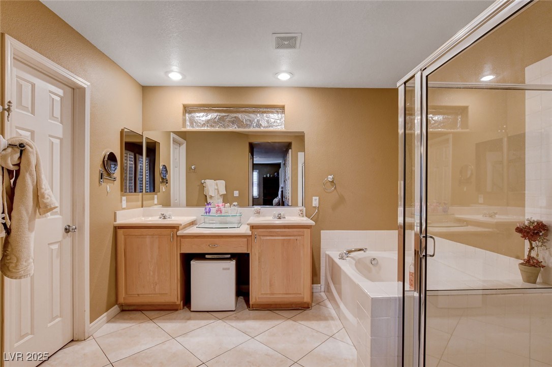 9322 Boulder Opal Avenue