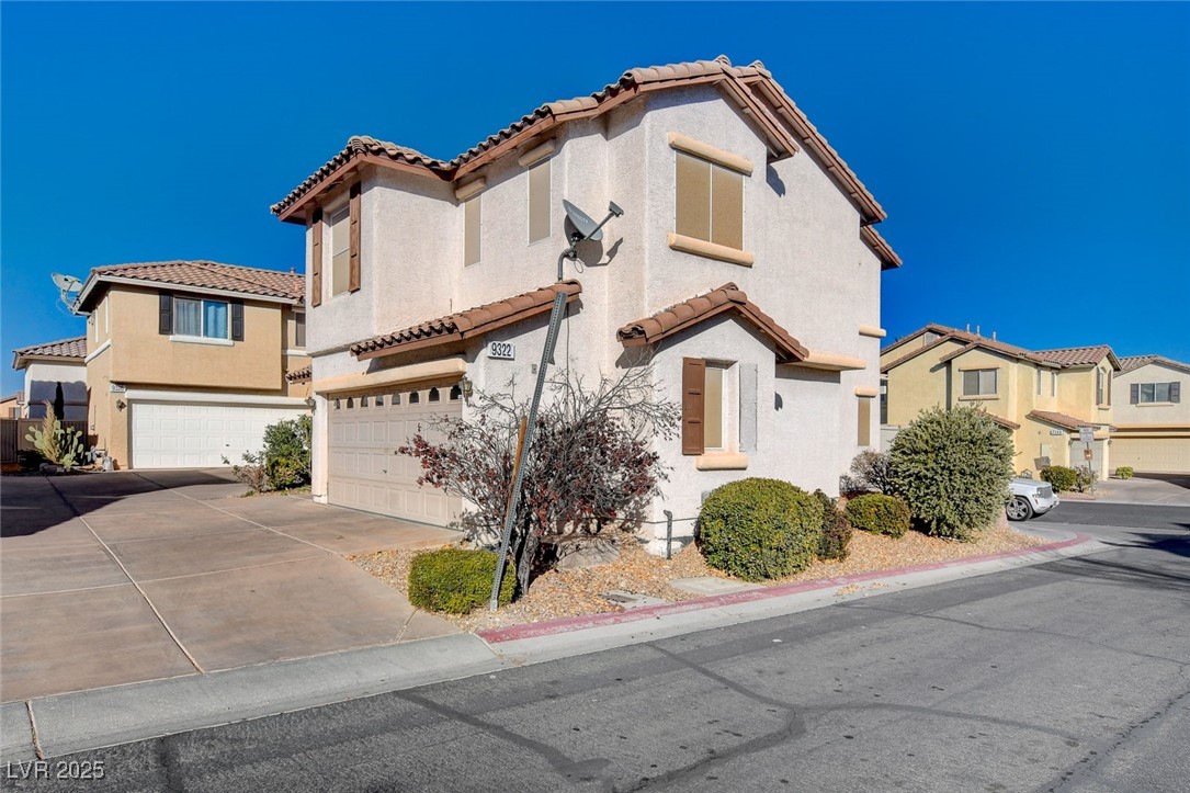 9322 Boulder Opal Avenue