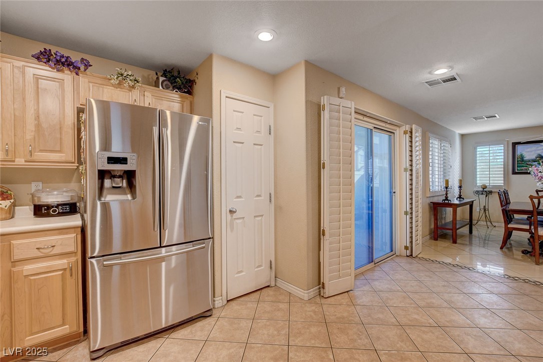 9322 Boulder Opal Avenue