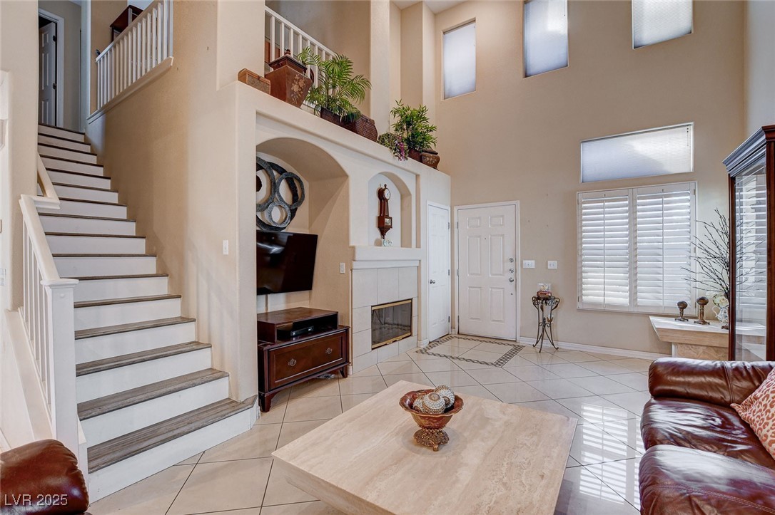 9322 Boulder Opal Avenue