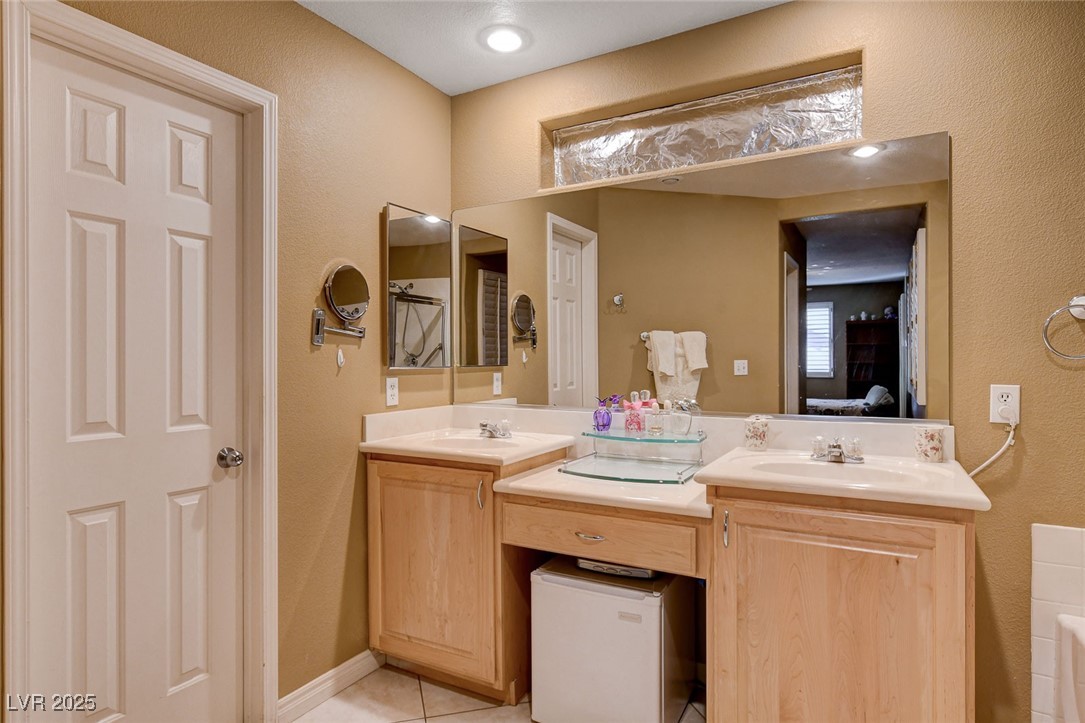 9322 Boulder Opal Avenue