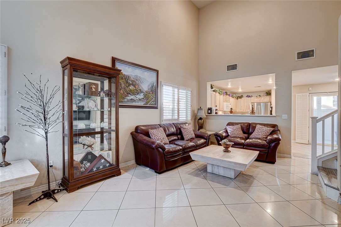 9322 Boulder Opal Avenue