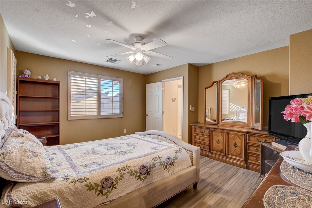 9322 Boulder Opal Avenue