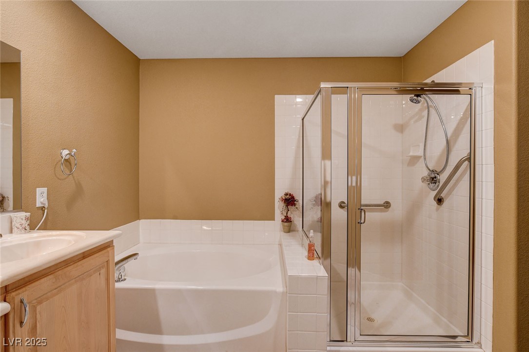 9322 Boulder Opal Avenue