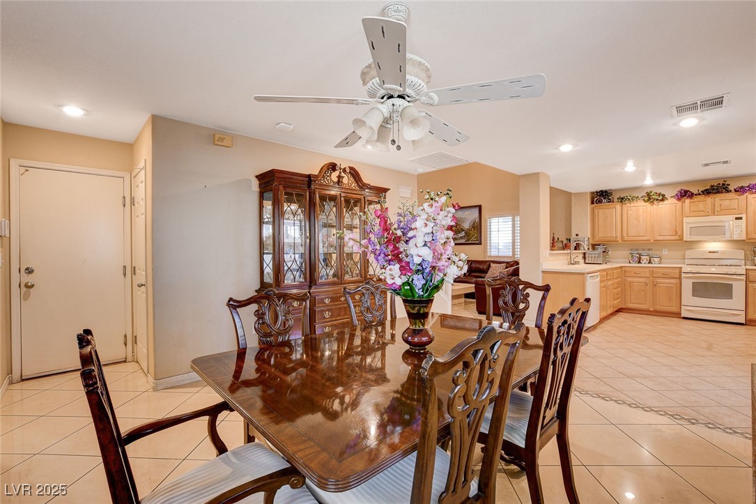 9322 Boulder Opal Avenue