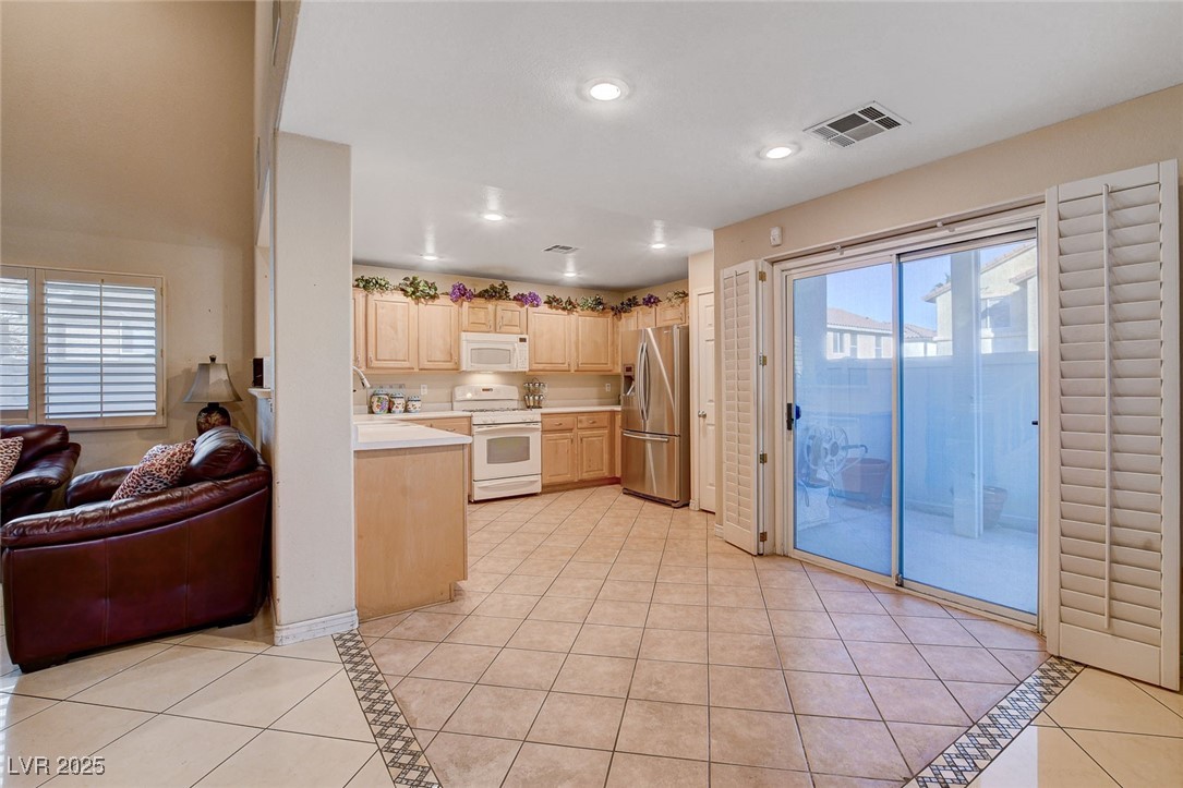 9322 Boulder Opal Avenue