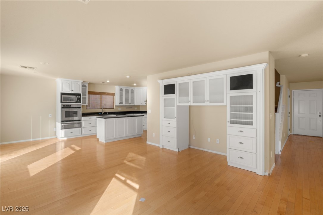 1365 Tranquil Skies Avenue