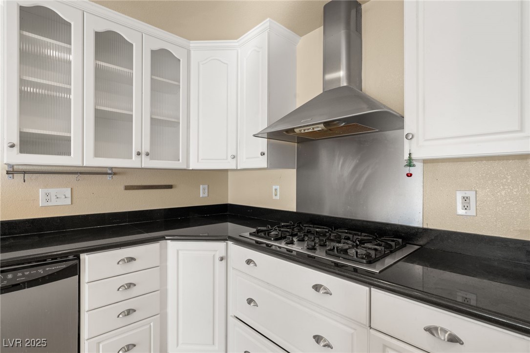 1365 Tranquil Skies Avenue