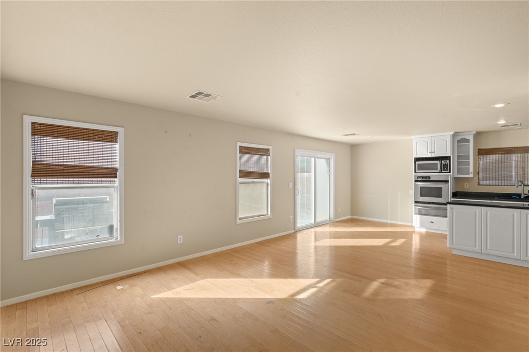 1365 Tranquil Skies Avenue