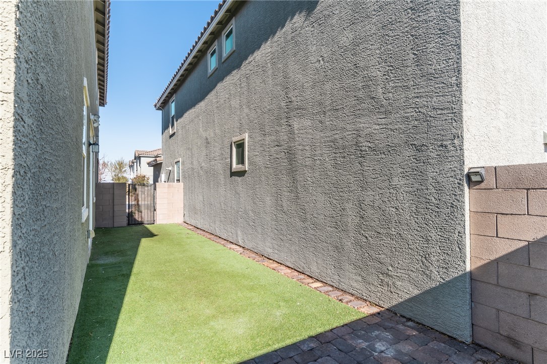 9217 Quartz Hills Avenue