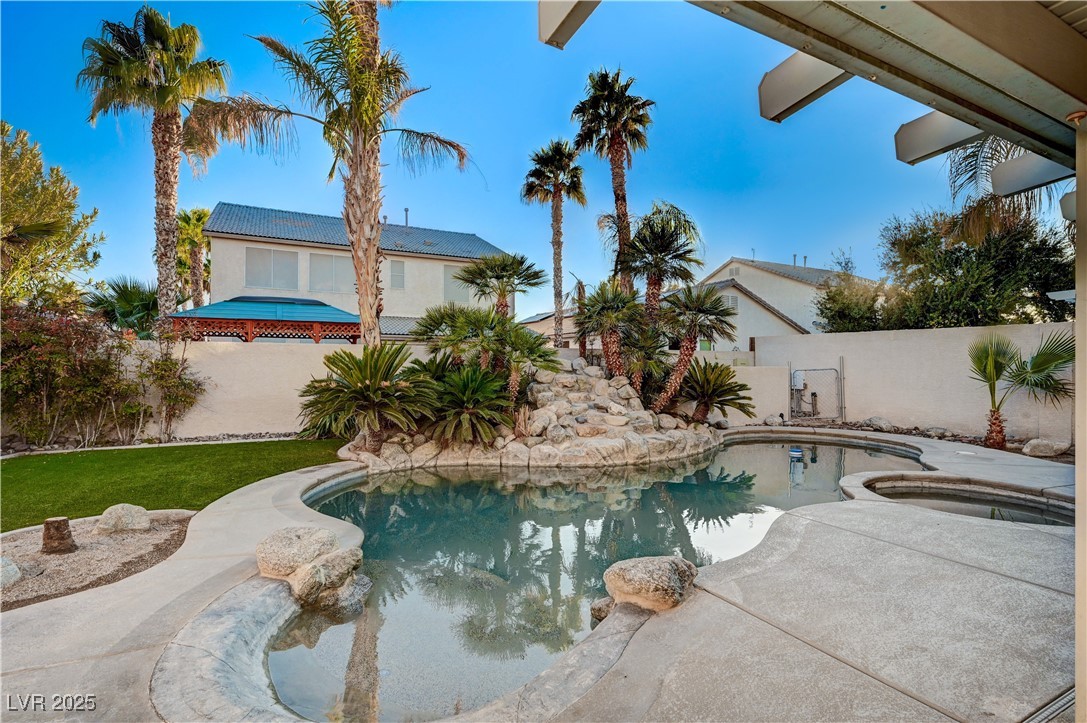 2721 Tahiti Isle Avenue