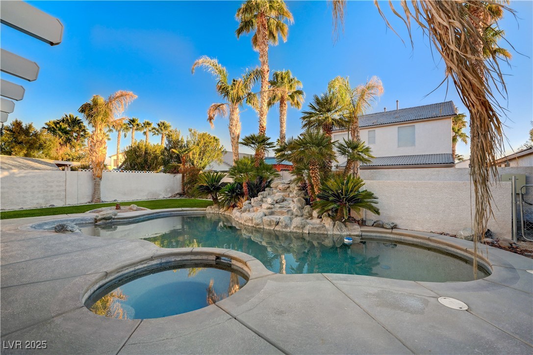 2721 Tahiti Isle Avenue