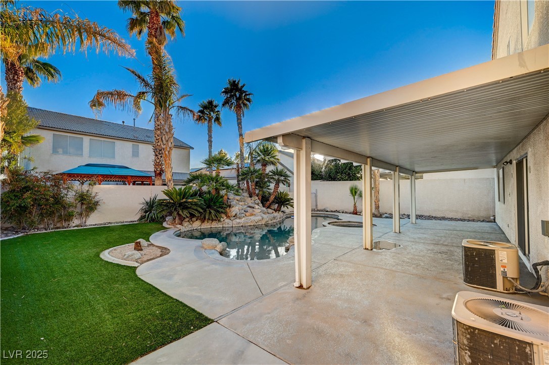 2721 Tahiti Isle Avenue