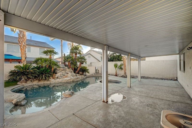 2721 Tahiti Isle Avenue
