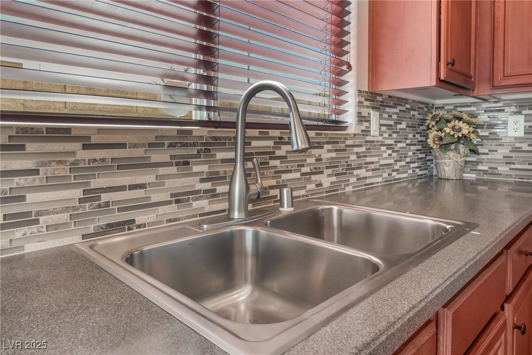 3952 Moon Tango Street