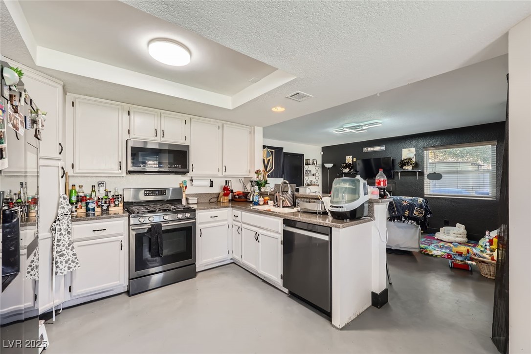 1506 Champagne Circle