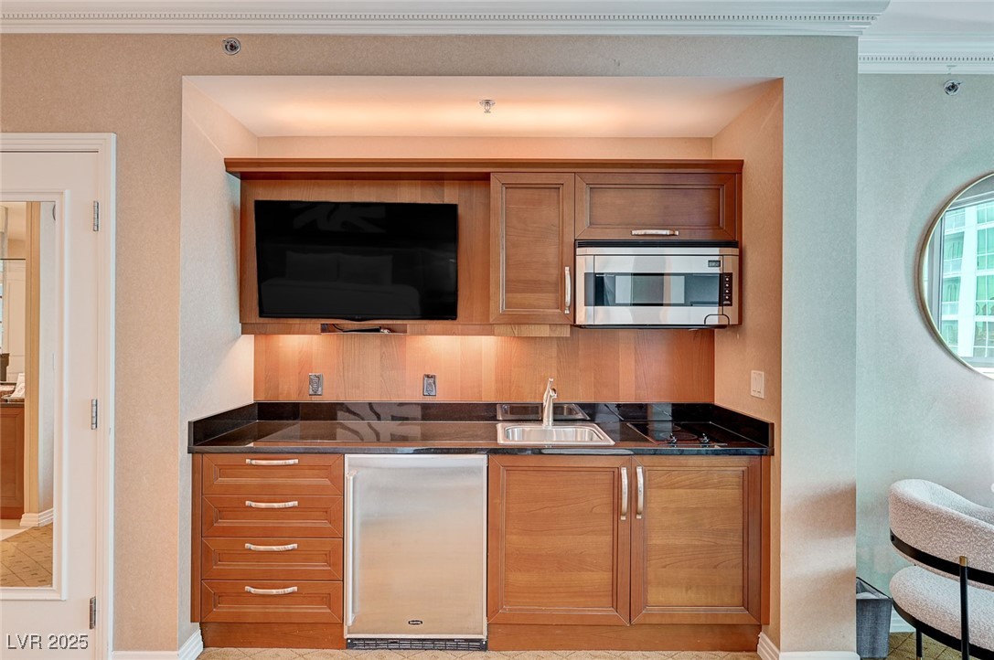 135 East Harmon Avenue 817