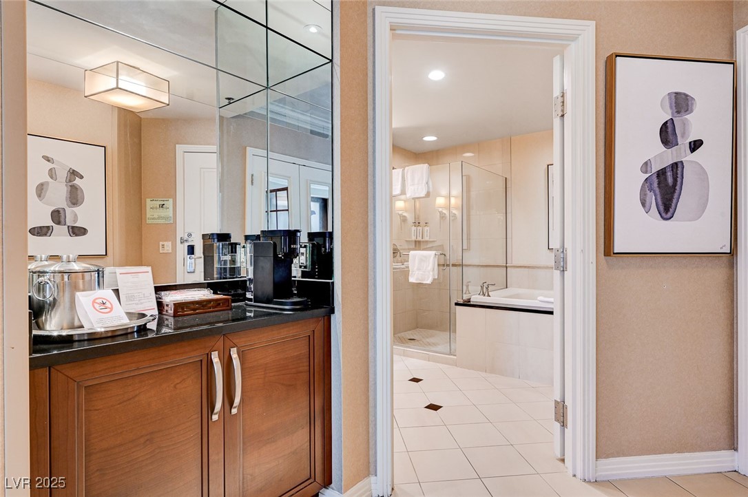 135 East Harmon Avenue 817