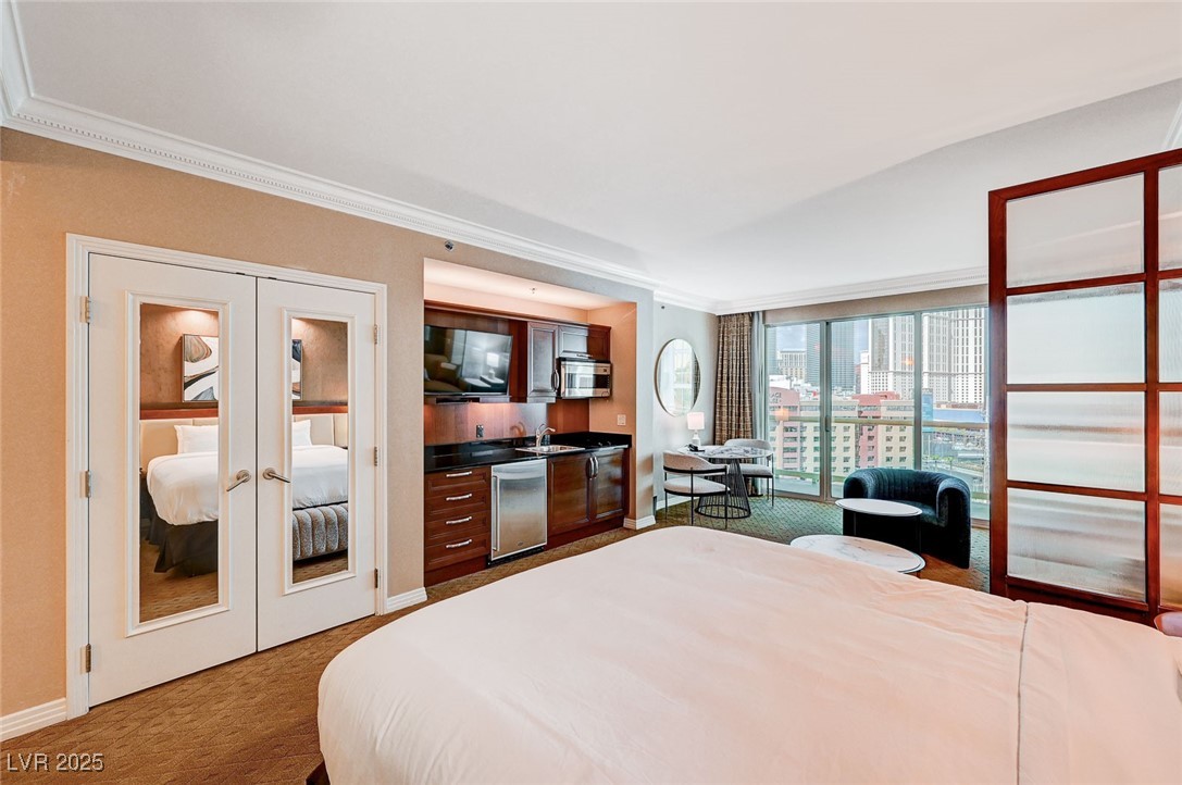 135 East Harmon Avenue 817