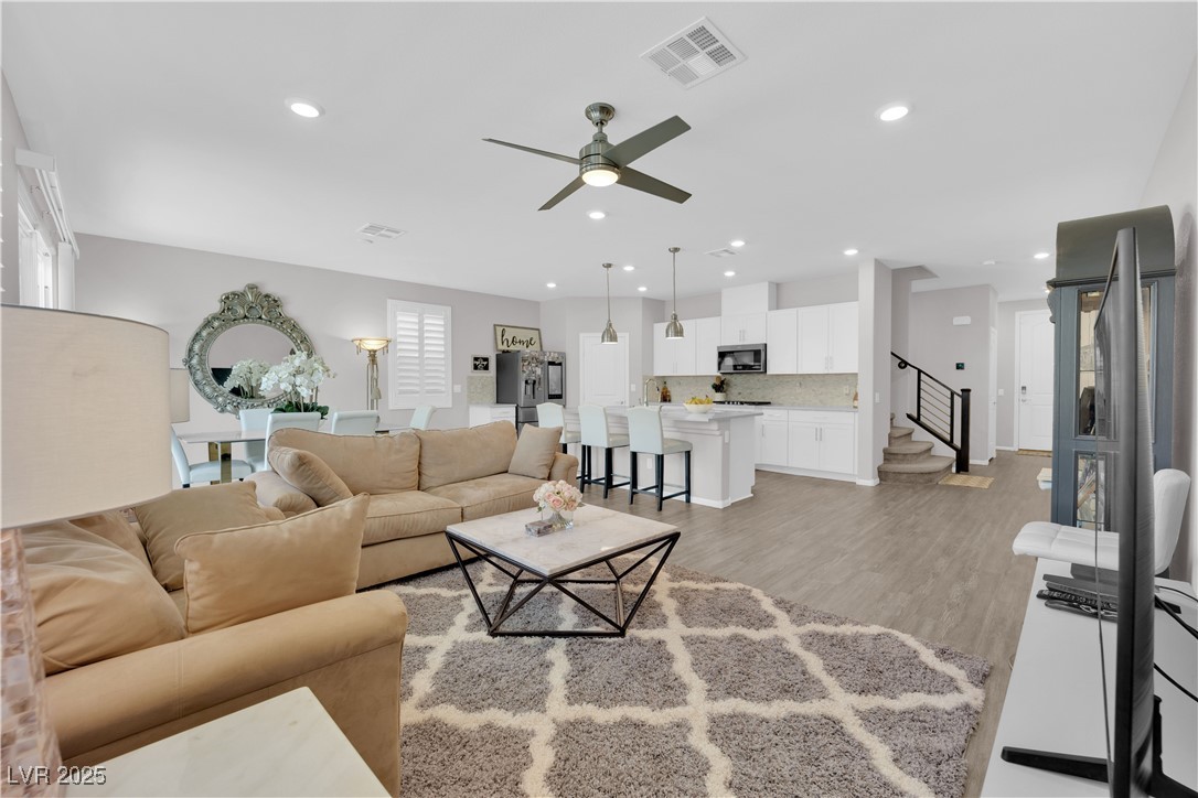 1206 Hopespring Loop Avenue