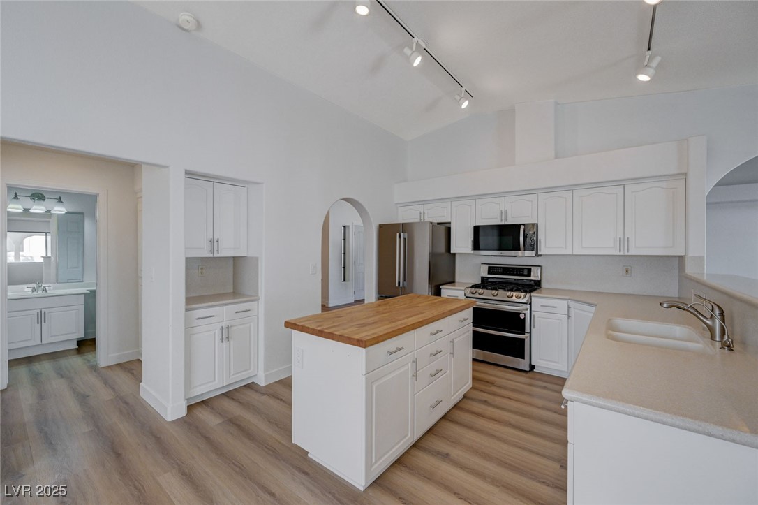 519 Cayuga Court