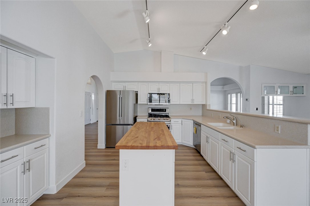 519 Cayuga Court
