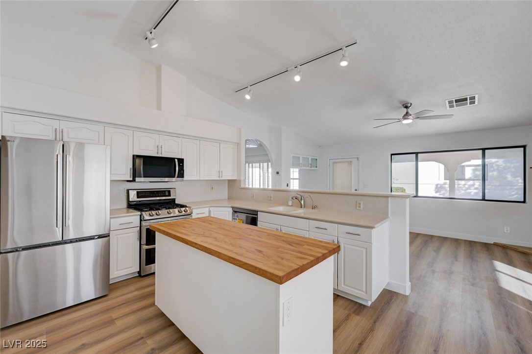 519 Cayuga Court