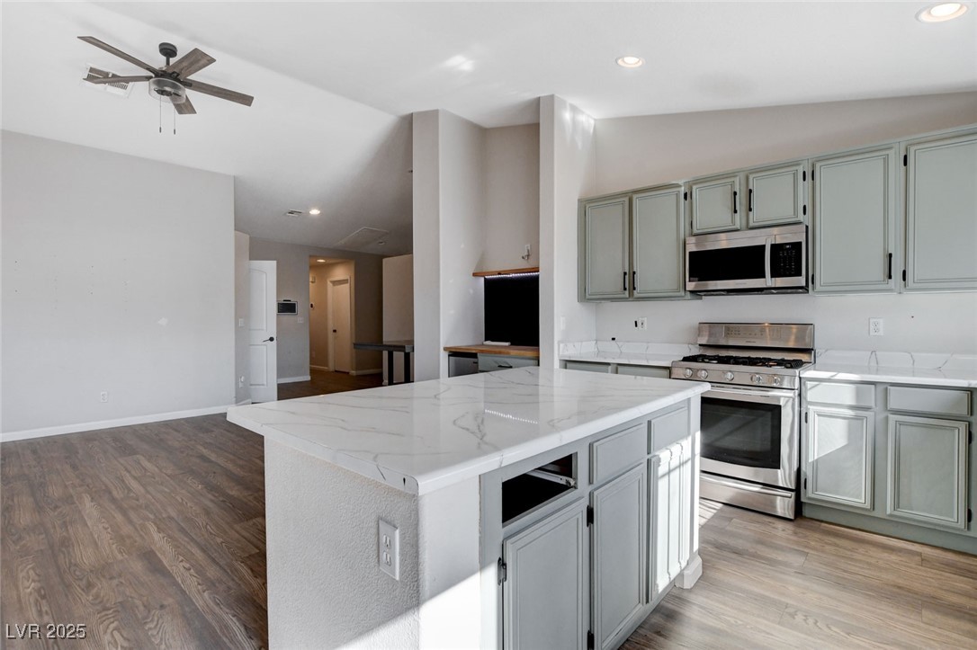 435 Regal Robin Way