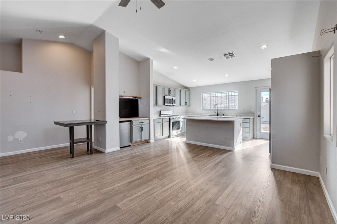 435 Regal Robin Way