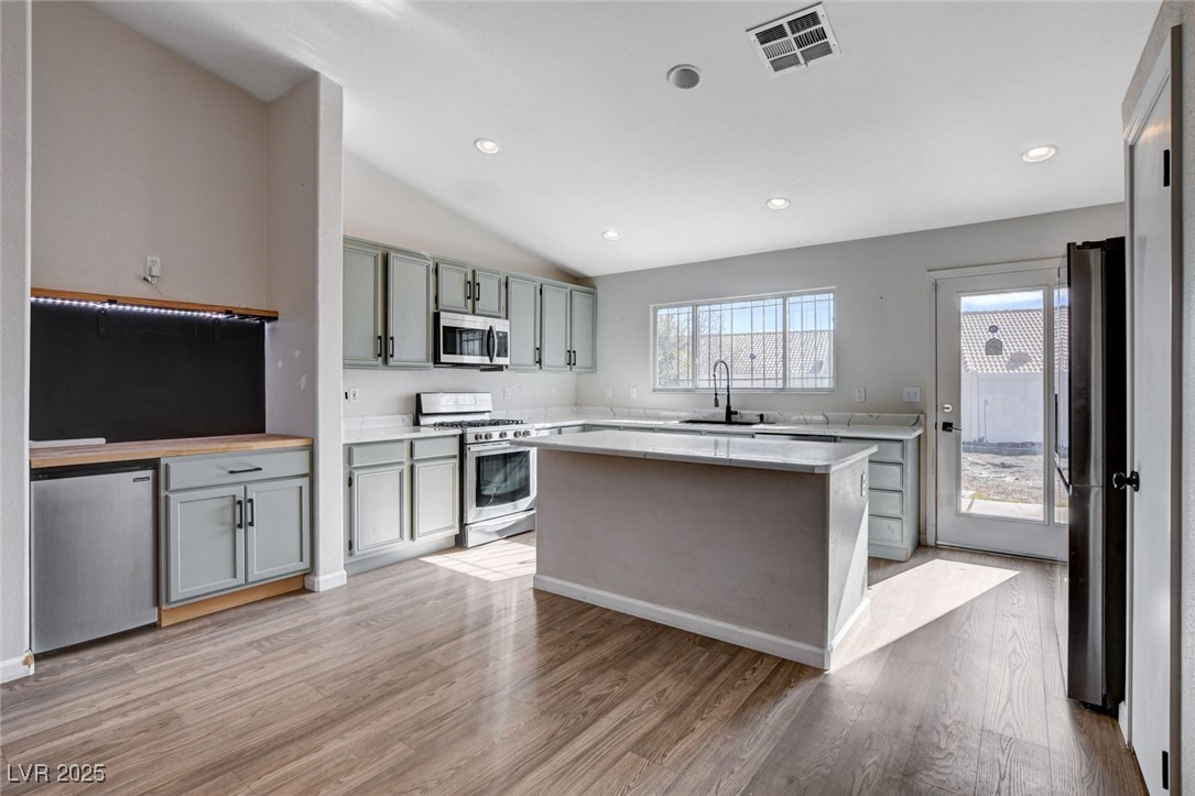 435 Regal Robin Way