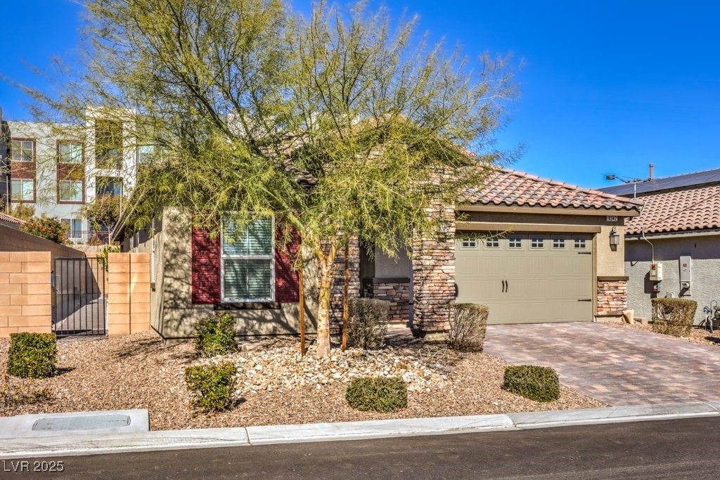 8342 Vinamala Avenue