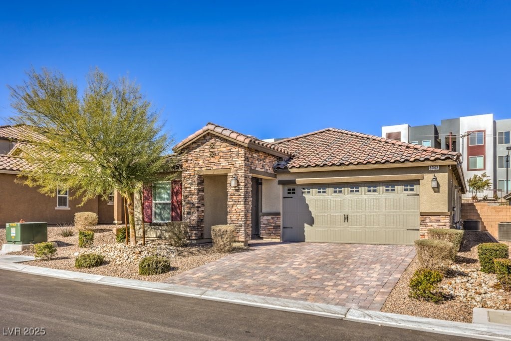 8342 Vinamala Avenue