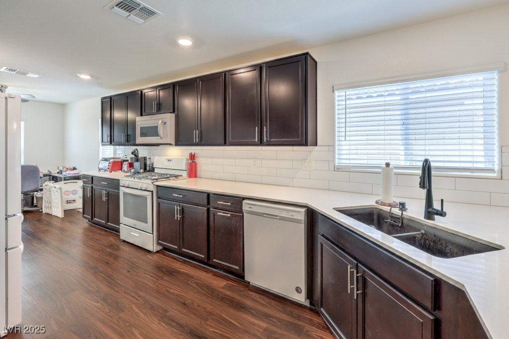 8342 Vinamala Avenue